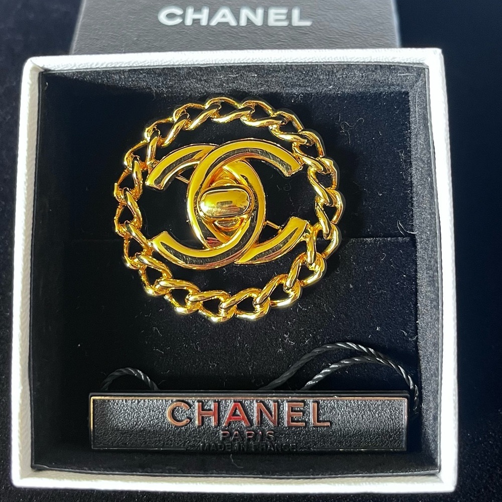 Chanel 24K Gold Braided Chain Turnlock Brooch 97A Couture